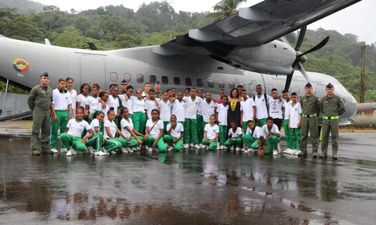 Niños deportistas de Bahía Solano, cumplen sus sueños de la mano de la Fuerza Aérea Colombiana