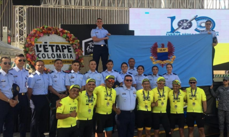 Por aire y tierra la Fuerza Aérea participó en L'ETape Colombia