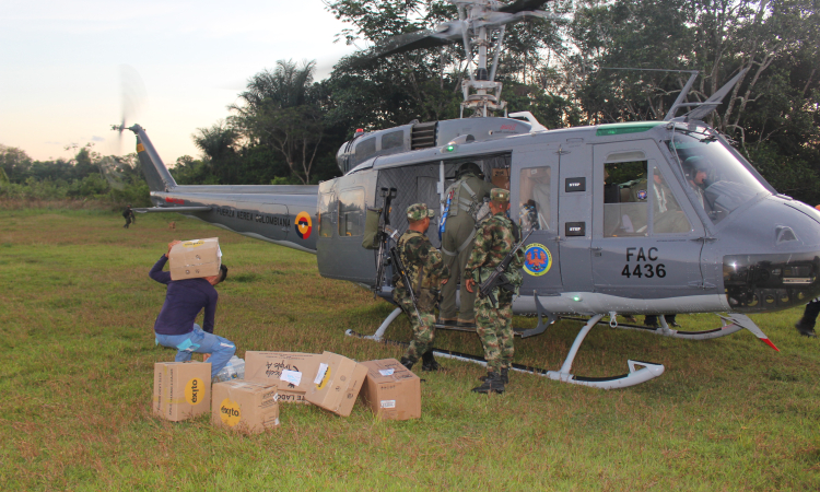 Importante ayuda humanitaria realiza la Fuerza Aérea Colombiana a la población afectada por el incendio ocurrido en Mecaya