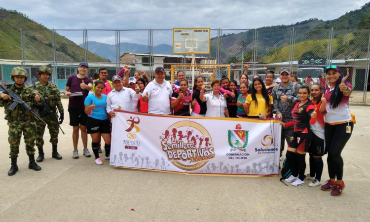 CACOM 4 LLEGÓ HASTA LA VEREDA LAS JUNTAS,  LLEVANDO ALEGRÍA A LOS NIÑOS DE ESTA PARTE DEL TOLIMA.