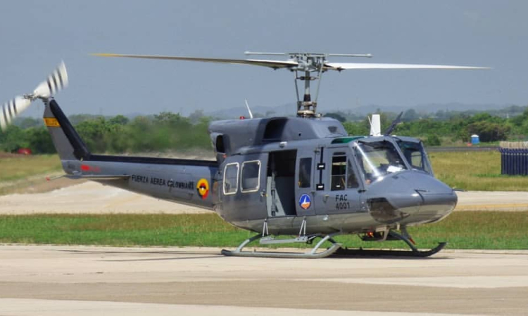 En helicoptero del CACOM-3 se transportan jurados de votación hacia la Alta Guajira