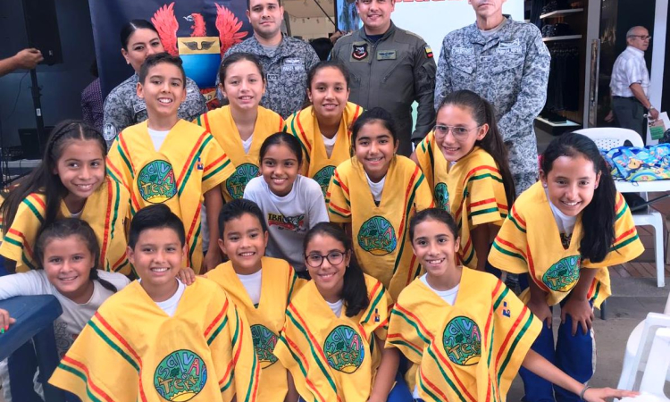 Fuerza Aérea celebró con los Ibaguereños el día del Colibrí Cabecicastaño