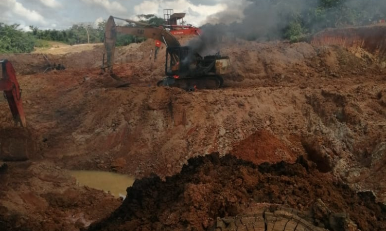 En operación de las Fuerzas Militares contra la minería ilegal se afectan las finanzas de los “Caparros"