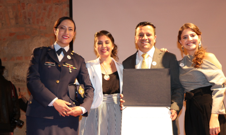 Oficial Fuerza Aérea, distinguida con el más importante premio nacional de ciencia en Colombia