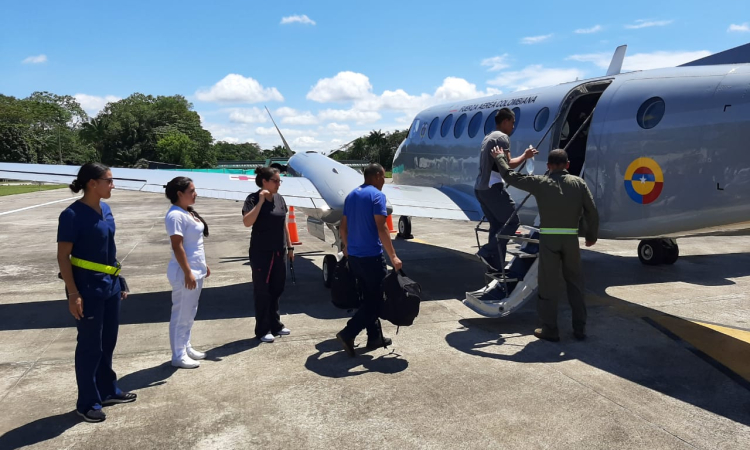 Paciente en delicado estado de salud es transportado por la Fuerza Aérea Colombiana en el Amazonas