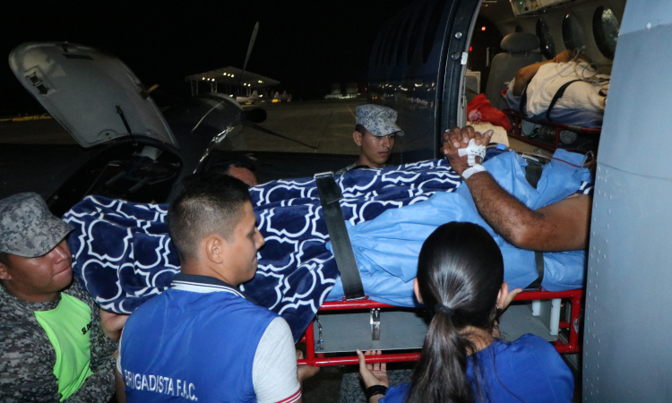 Dos personas de la tercera edad con urgencias medicas fueron trasladados por la Fuerza Aérea Colombiana 