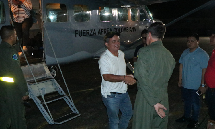 Javier Barbosa fue transportado en aeronaves de la FAC después de haber sido puesto en libertad