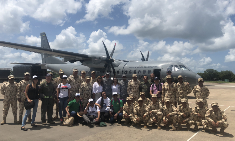 Fuerza Aérea Colombiana contribuye con la etnoeducación en la Guajira 