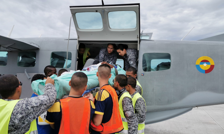 Raizal es trasladado por la aeronave Cessna Caravan C-208B destacada en la Región Insular por la FAC