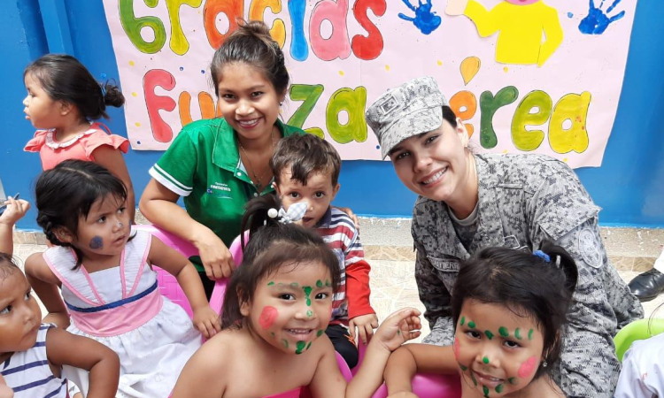 Programa "Plan Corazón Amigo" de la Fuerza Aérea Colombiana benefició a 100 niños en el Amazonas