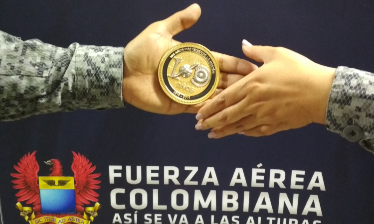 #TBT Orígenes de la tradición de entrega de monedas entre escuadrones de la Fuerza Aérea Colombiana 