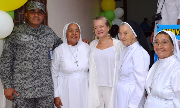 Fuerza Aérea visitó el internado campestre Santa Ana de Agua de Dios  