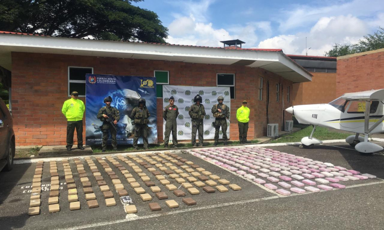 Dos aeronaves y 295 kilogramos de clorhidrato de cocaína fueron incautados en el Valle del Cauca