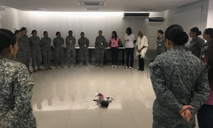 El personal de mujeres del Grupo Aéreo del Caribe participó en el primer encuentro de mujeres militares y de Fuerza Pública llevado a cabo con motivo de  la conmemoración de la eliminación de violencia contra la mujer en la Isla de San Andrés.