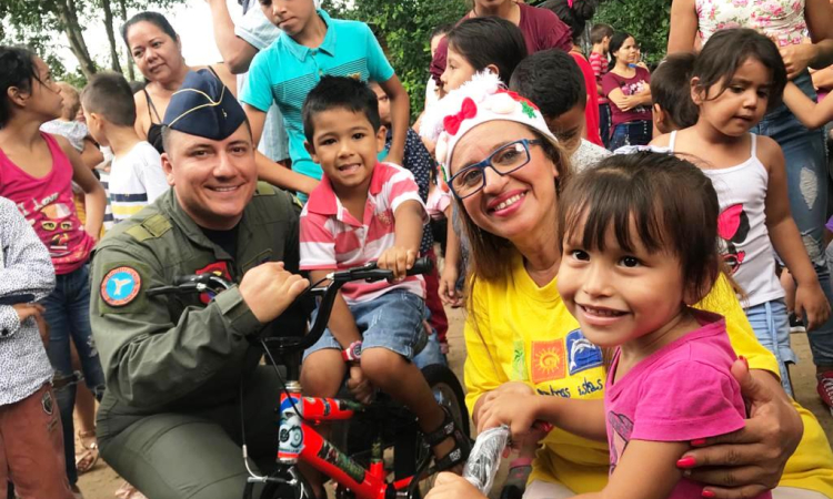 Más de 200 niños de barrios vulnerables de Neiva recibieron un regalo en esta navidad. 