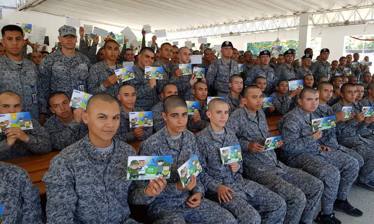 Soldados del Comando Aéreo de Combate No 1 recibieron el “Correo de la Gratitud”