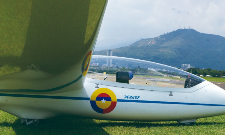 #TBT Planeadores acrobáticos Perkoz de la Fuerza Aérea Colombiana 