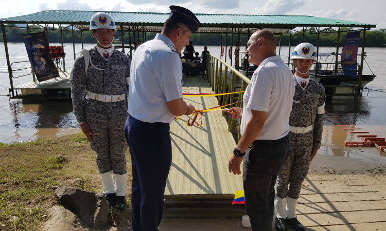 En el Comando Aéreo de Combate No. 1 se realiza reinauguración de la plataforma flotante sobre el rio Magdalena