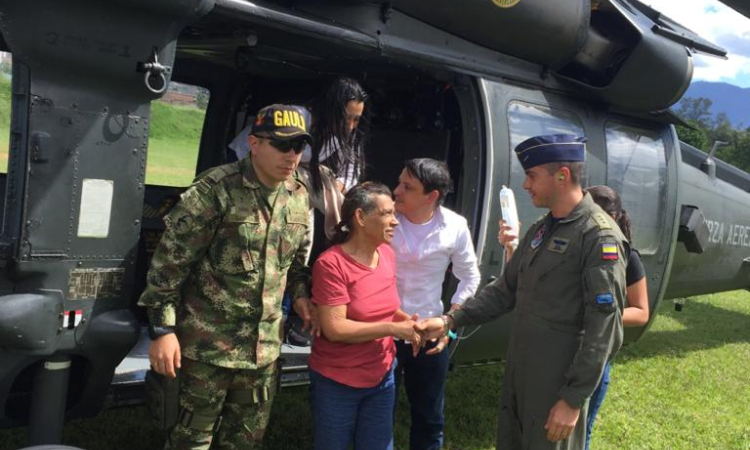 En un helicóptero Black Hawk de la Fuerza Aérea se transportó la mujer que fue secuestrada en Ituango