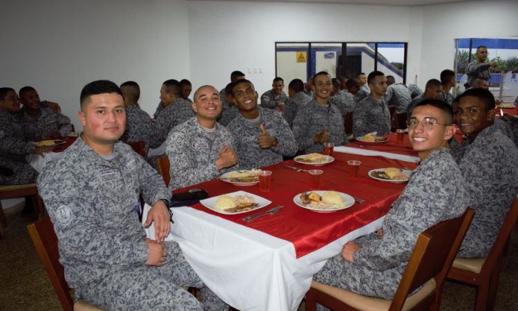 Soldados del Grupo Aéreo del Caribe disfrutaron de un banquete con motivo a la celebración de fin de año