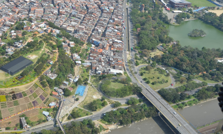 Con patrullajes aéreos se vigilan las vías durante el puente de Reyes