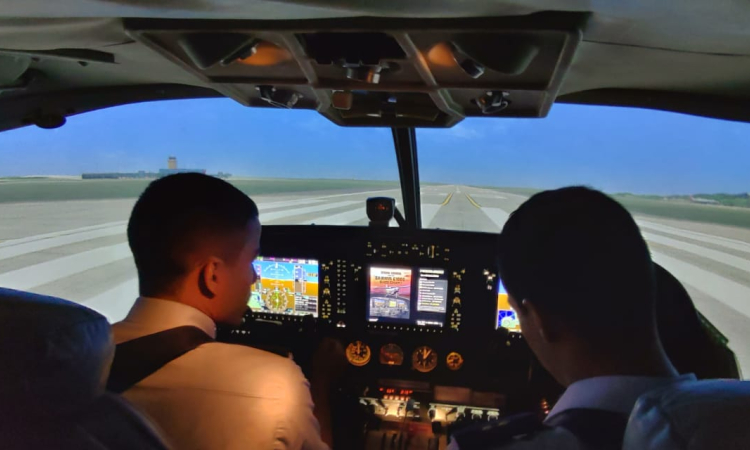 Pilotos C-208 Caravan fortalecen su entrenamiento en Estados Unidos