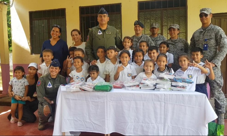 Estudiantes de Puerto Salgar, Cundinamarca inician su año escolar con altura