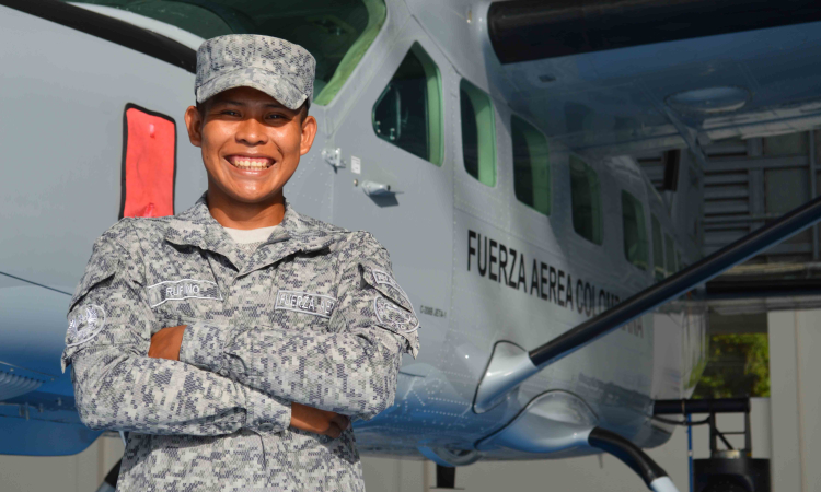 Fuerza Aérea Colombiana tejiendo sueños en el Amazonas