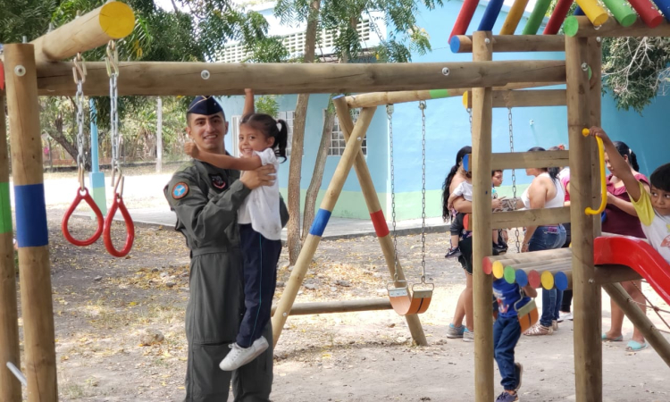 CACOM 4  llevó alegría a los niños de la vereda Chicoral, en el municipio de Espinal, con su campaña “Plan Corazón Amigo”.
