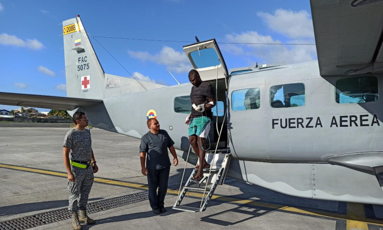 Fuerza Aérea Colombiana realiza traslado aeromédico a dos providencianos
