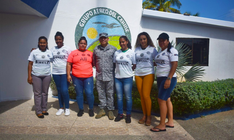 Grupo Aéreo del Caribe entrega dotación deportiva al Club Deportivo Femenino “Pitalitas”