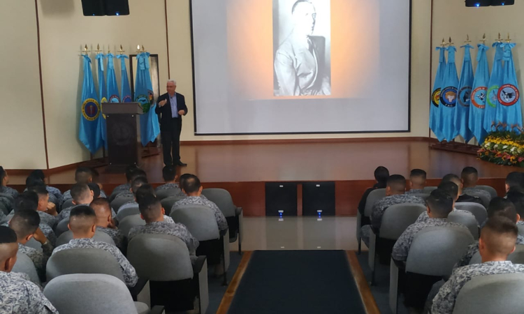 Un encuentro con la historia de la aviación en ESUFA 