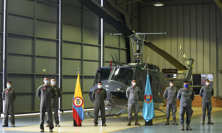 CAMAN entrega último helicóptero en conversión UH1H a HUEY II