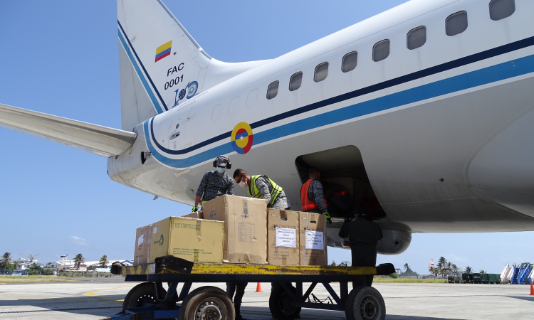 Dotación hospitalaria llegó a San Andrés, en aeronaves de su Fuerza Aérea Colombiana