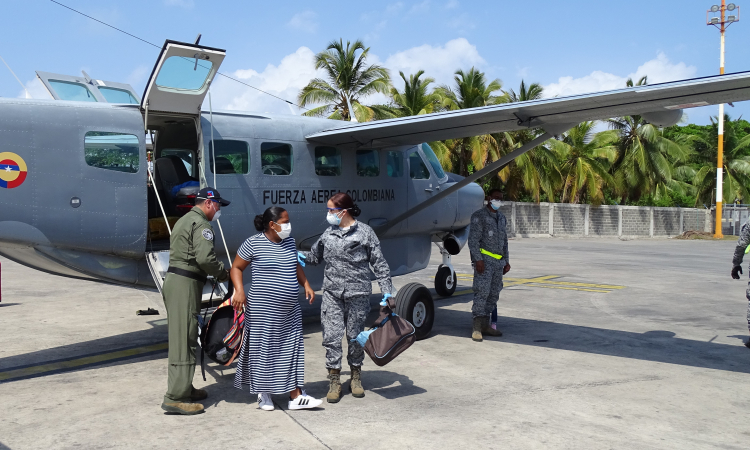 Avión ambulancia realiza traslado aeromédico a mujer en estado de embarazo 