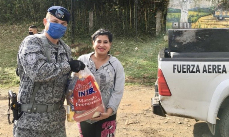 Continuan las jornadas de apoyo a las familias de los soldados de su Fuerza Aérea Colombiana