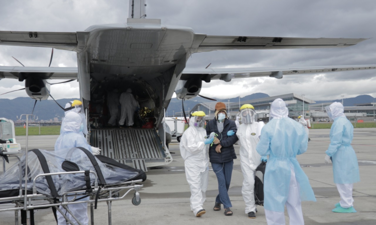 Su Fuerza Aérea Colombiana traslado pacientes con Covid-19 desde Leticia.