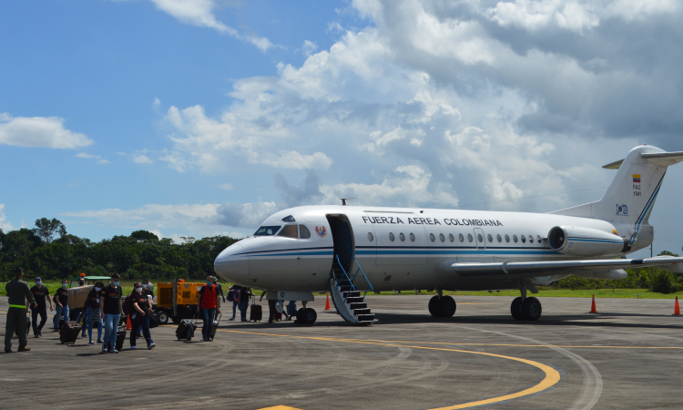 Profesionales de la salud fueron transportados hacia Leticia por su Fuerza Aérea Colombiana