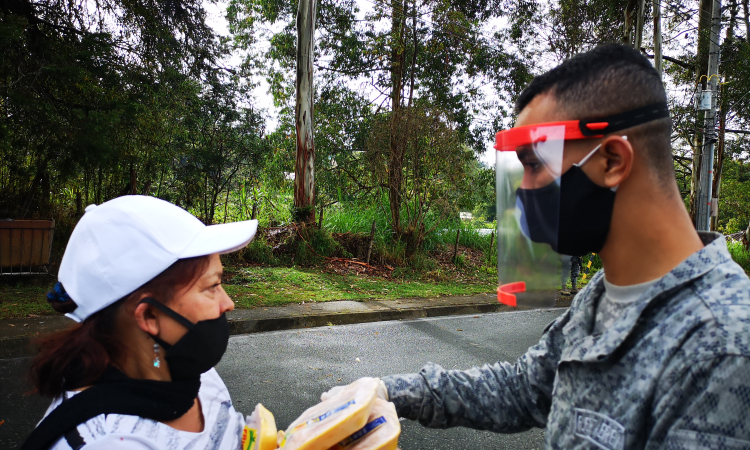 Más de 1.700 personas recibieron ayudas de su Fuerza Aérea en Rionegro, Antioquia