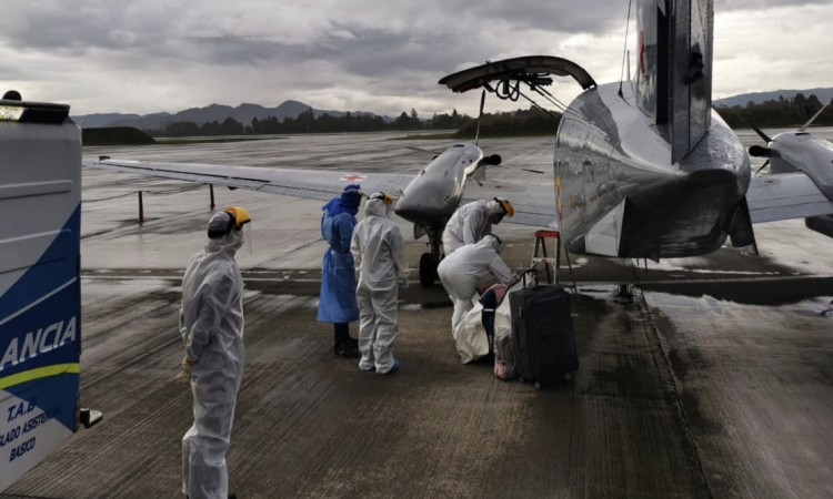 Bebé con COVID-19 es trasladado desde Buenaventura por su Fuerza Aérea
