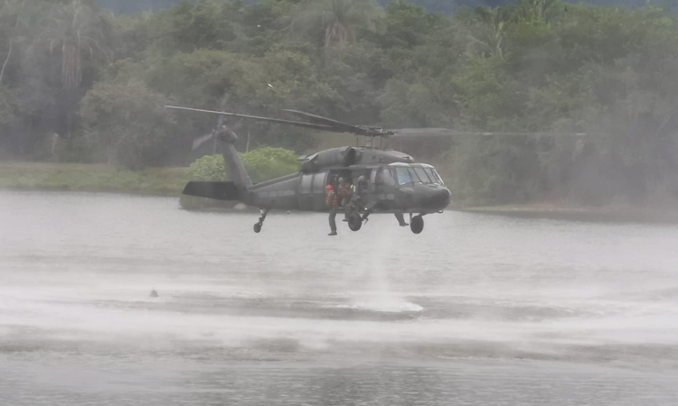 Comandos especiales de su Fuerza Aérea Colombiana se entrenan para seguir salvando vidas