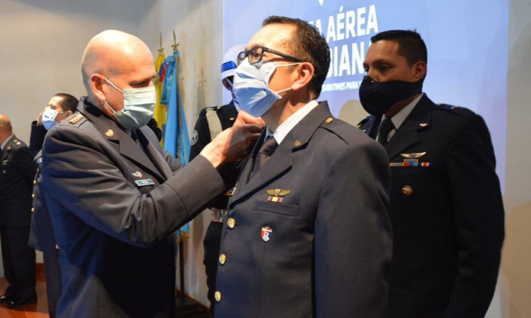 Comandante de la Fuerza Aérea presidió ascenso de Oficiales Profesionales de la Reserva, en CATAM