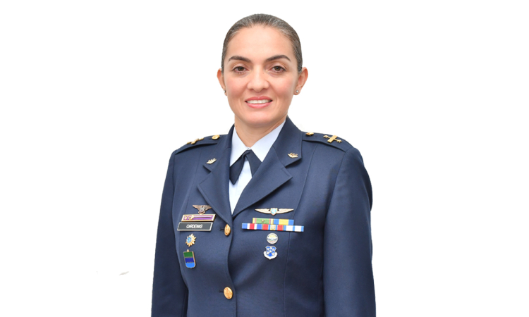 Una mujer al mando de la formación académica de los futuros Oficiales de la Fuerza Aérea