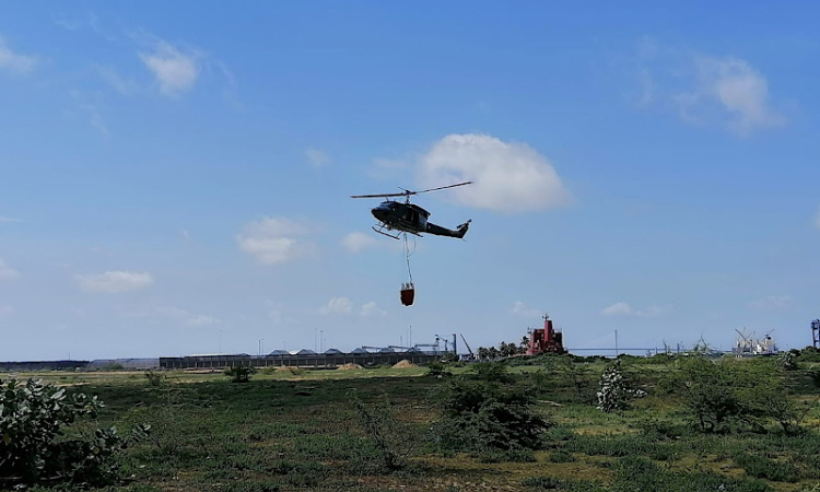  Fuerza Aérea Colombiana continúa trabajando para mitigar el impacto del incendio forestal en el Parque Isla Salamanca