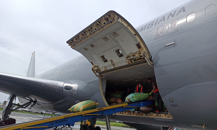  Tres toneladas de materia de reciclaje fueron evacuados desde la Isla de San Andrés por su Fuerza Aérea