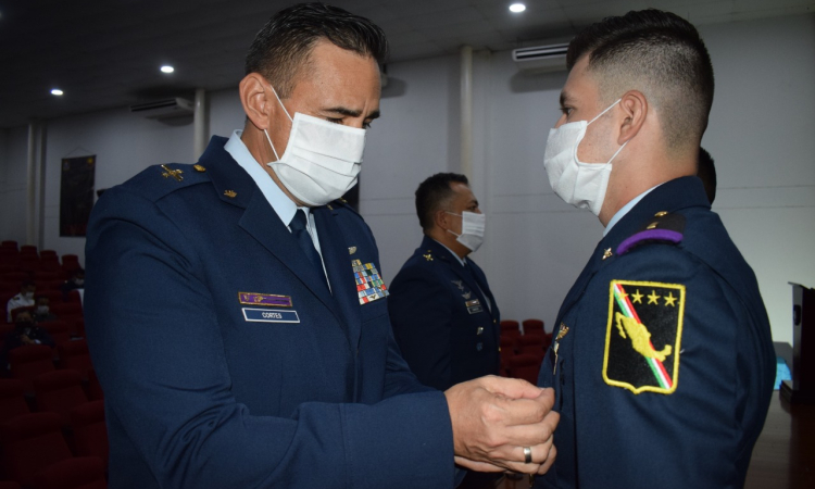 Escuela de Helicópteros para las Fuerzas Armadas gradúa nuevos Pilotos de El Salvador, México y Colombia   