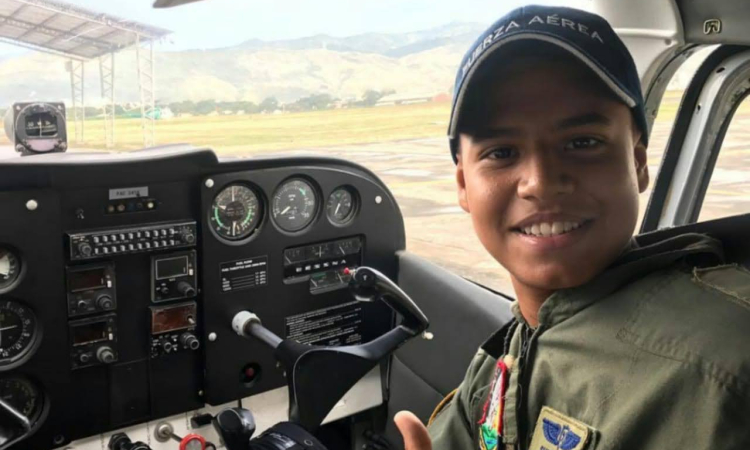 Un guerrero de la vida que hoy lleva en su corazón el azul de su Fuerza Aérea Colombiana 