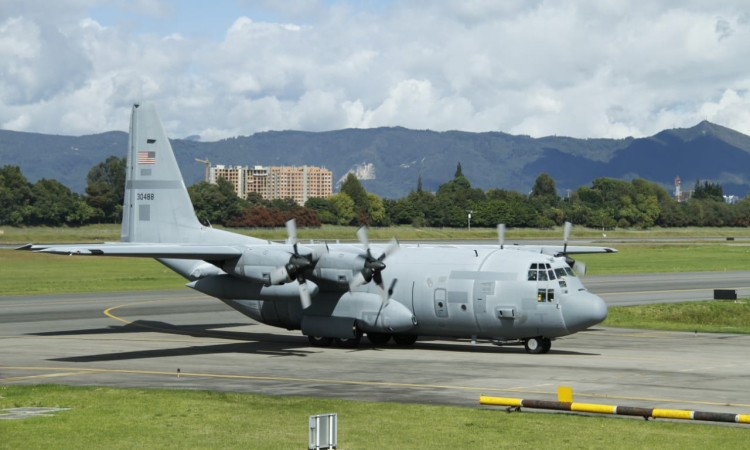 Entrega de la aeronave C-130 Hércules por parte de la Fuerza Aérea de los EE UU a Colombia