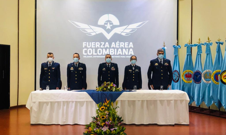 Suboficiales de la Fuerza Aérea Colombiana se gradúan como tecnólogos