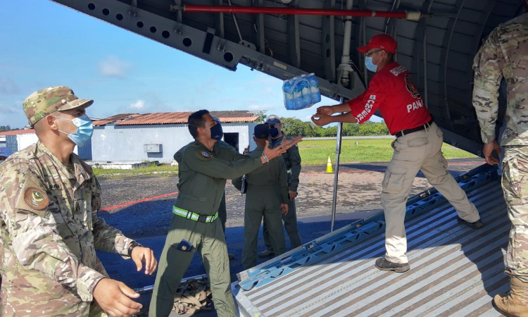 Más de 11.000 kilos de ayuda han sido transportados por su Fuerza Aérea Colombiana en apoyo a Panamá